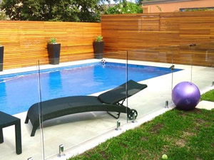 f86ef369713f2858b8fbb5786c056a8c-glass-fence-glass-pool