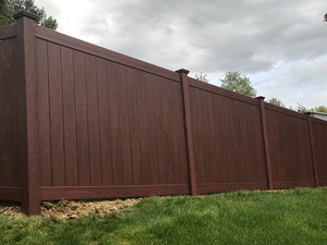 wood-grain-vinyl-fence